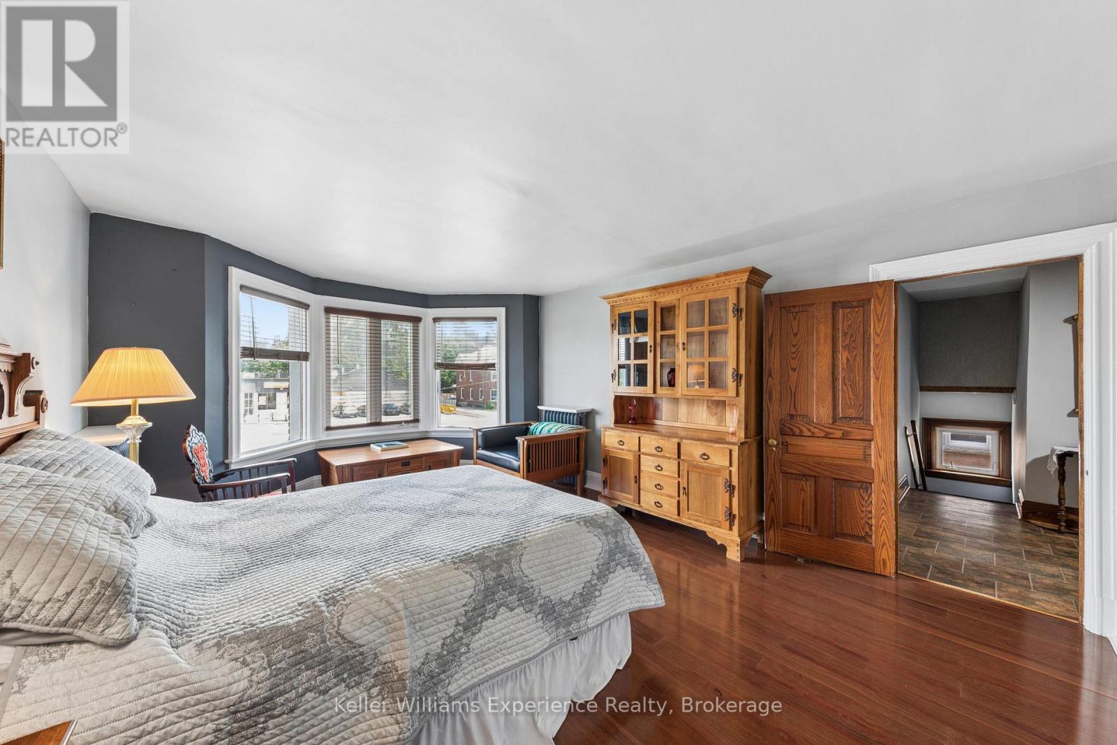 390 KING STREET - 11