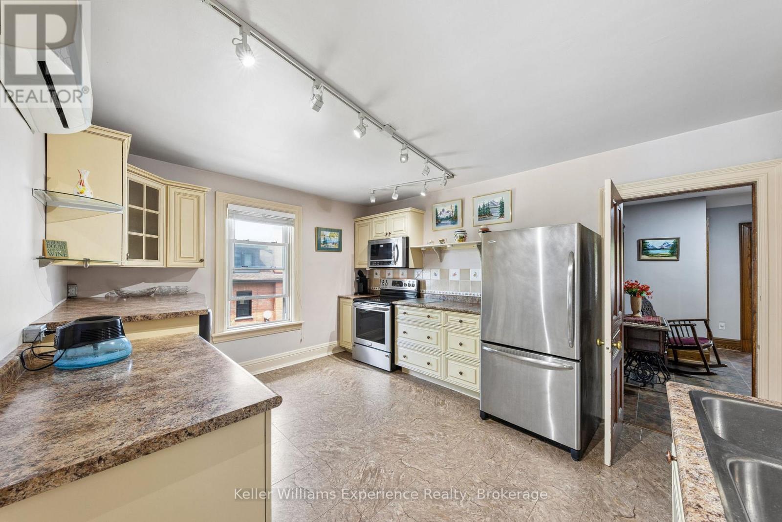 390 KING STREET - 15