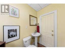 Bathroom - 390 King Street, Midland, ON L4R3M9 Photo 8