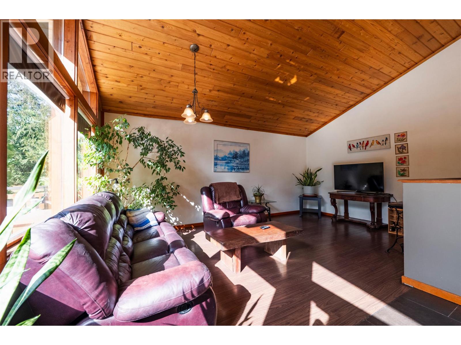 7077 Beggs Road - 7