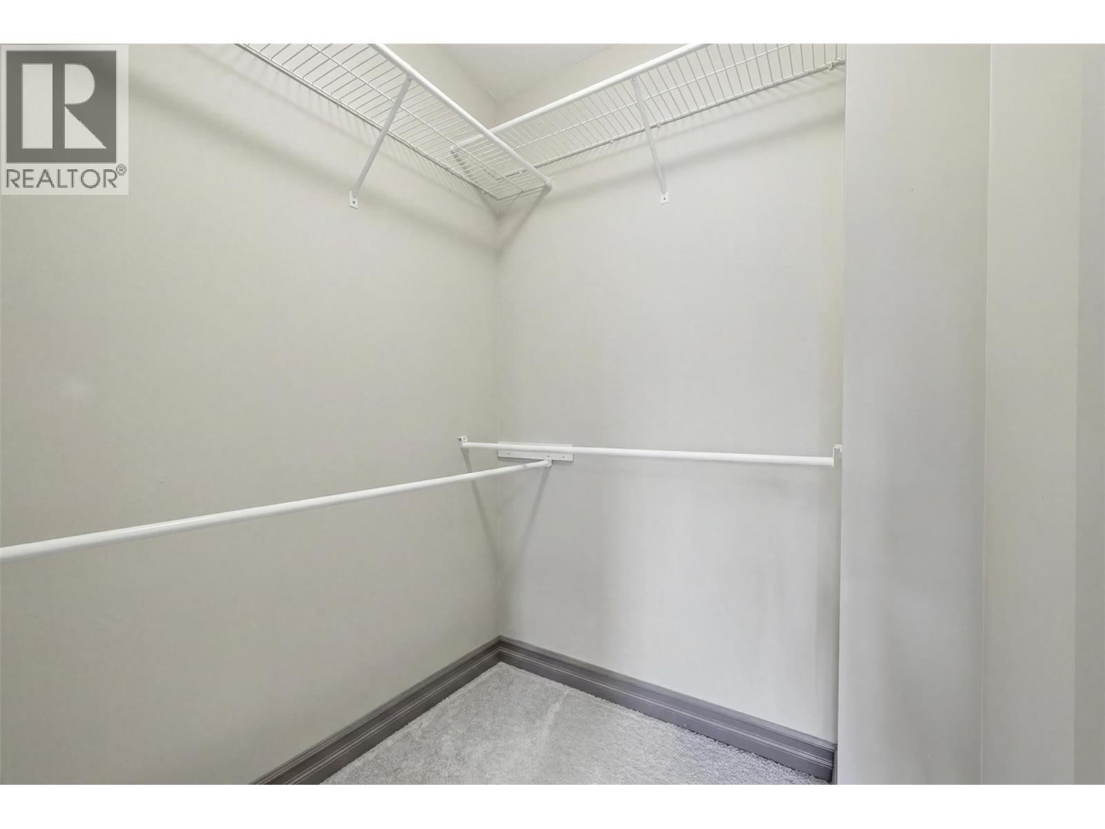 500 STONERIDGE Drive - 32
