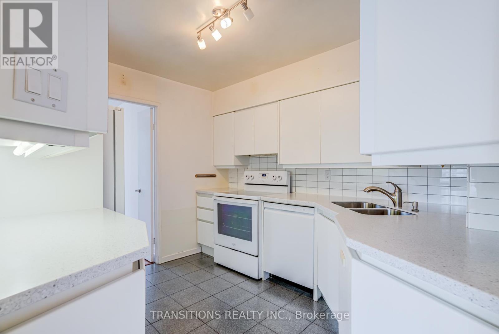 #610 25 MAITLAND STREET - Image 16