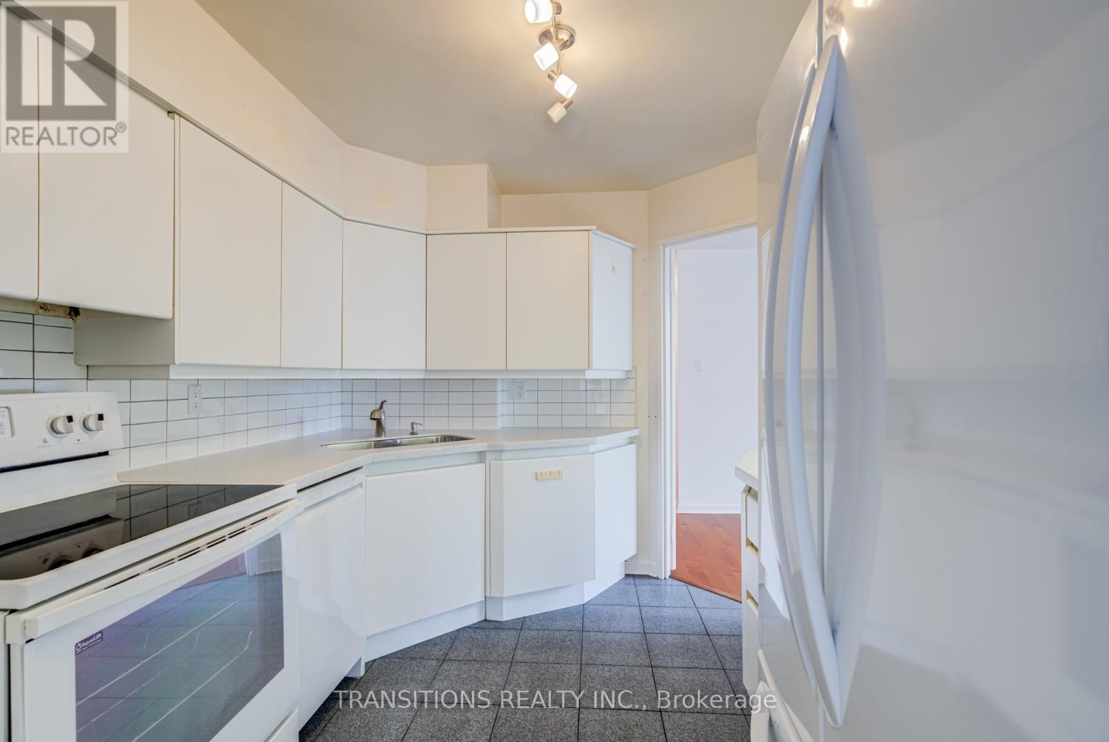#610 25 MAITLAND STREET - 17