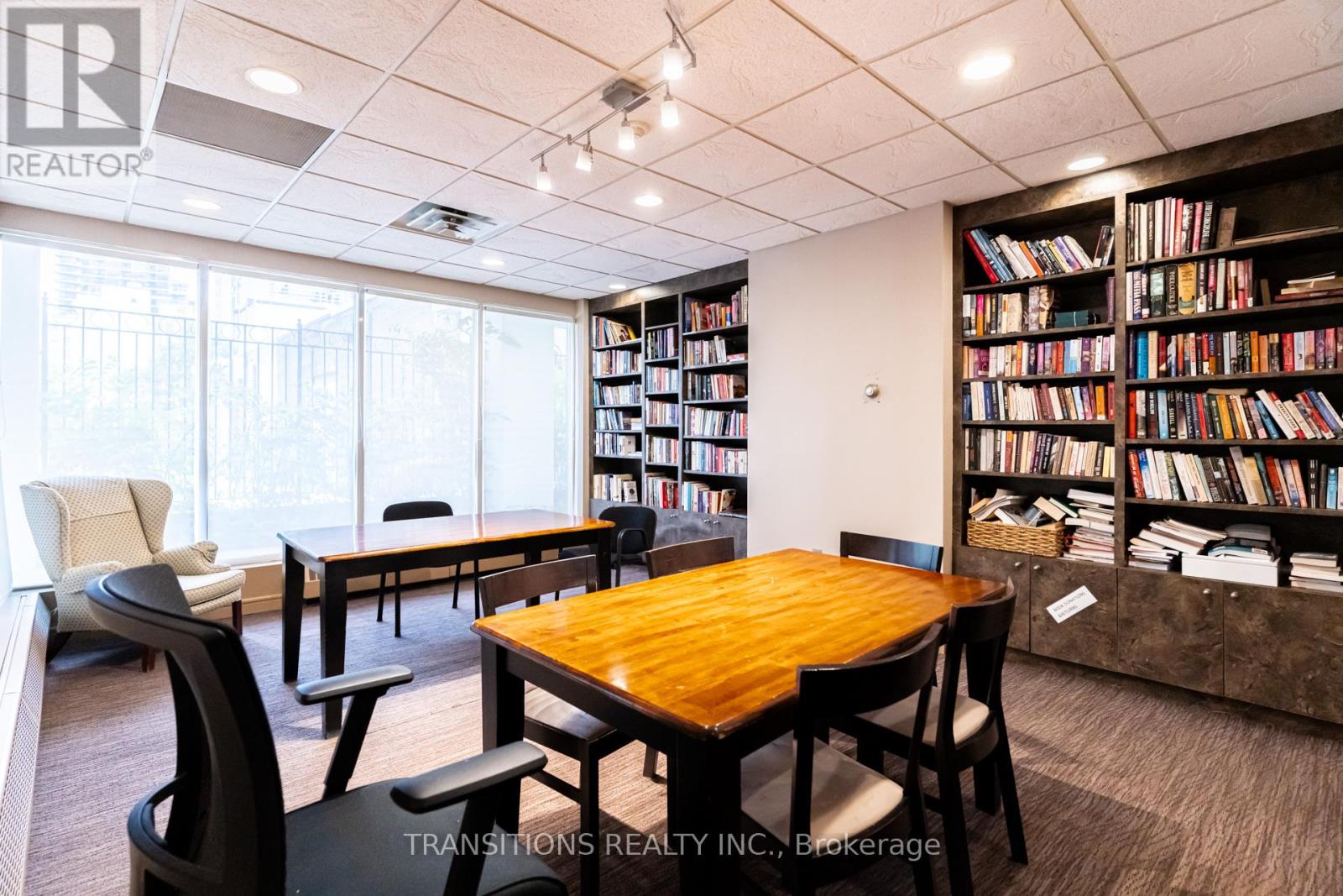 #610 25 MAITLAND STREET - Image 23