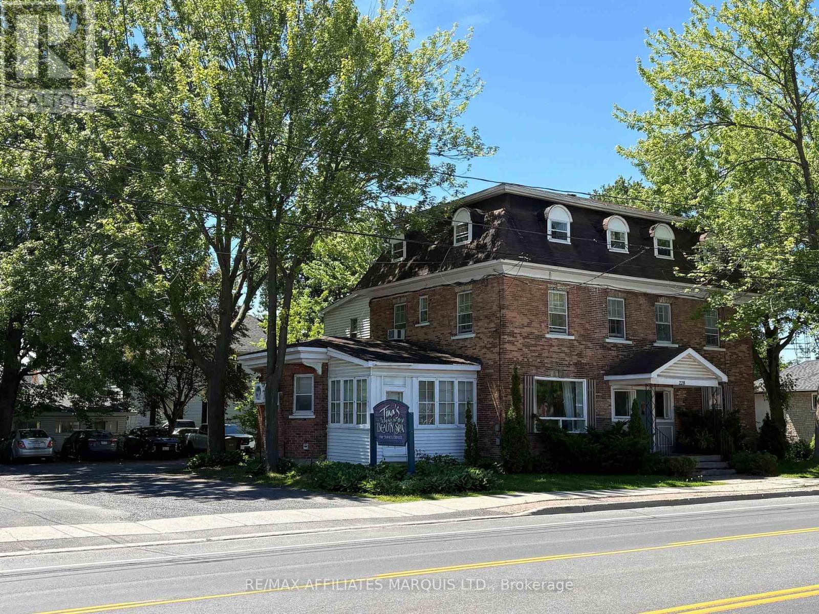 228 SECOND STREET W - 3