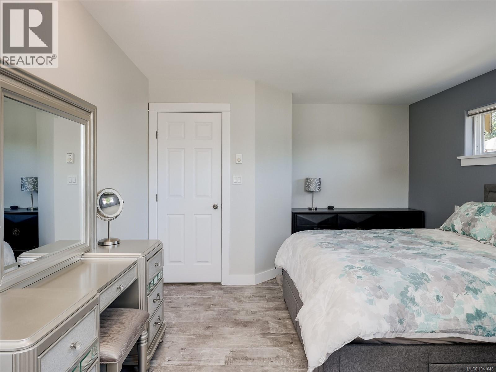 #1 921 Colville Rd - 10