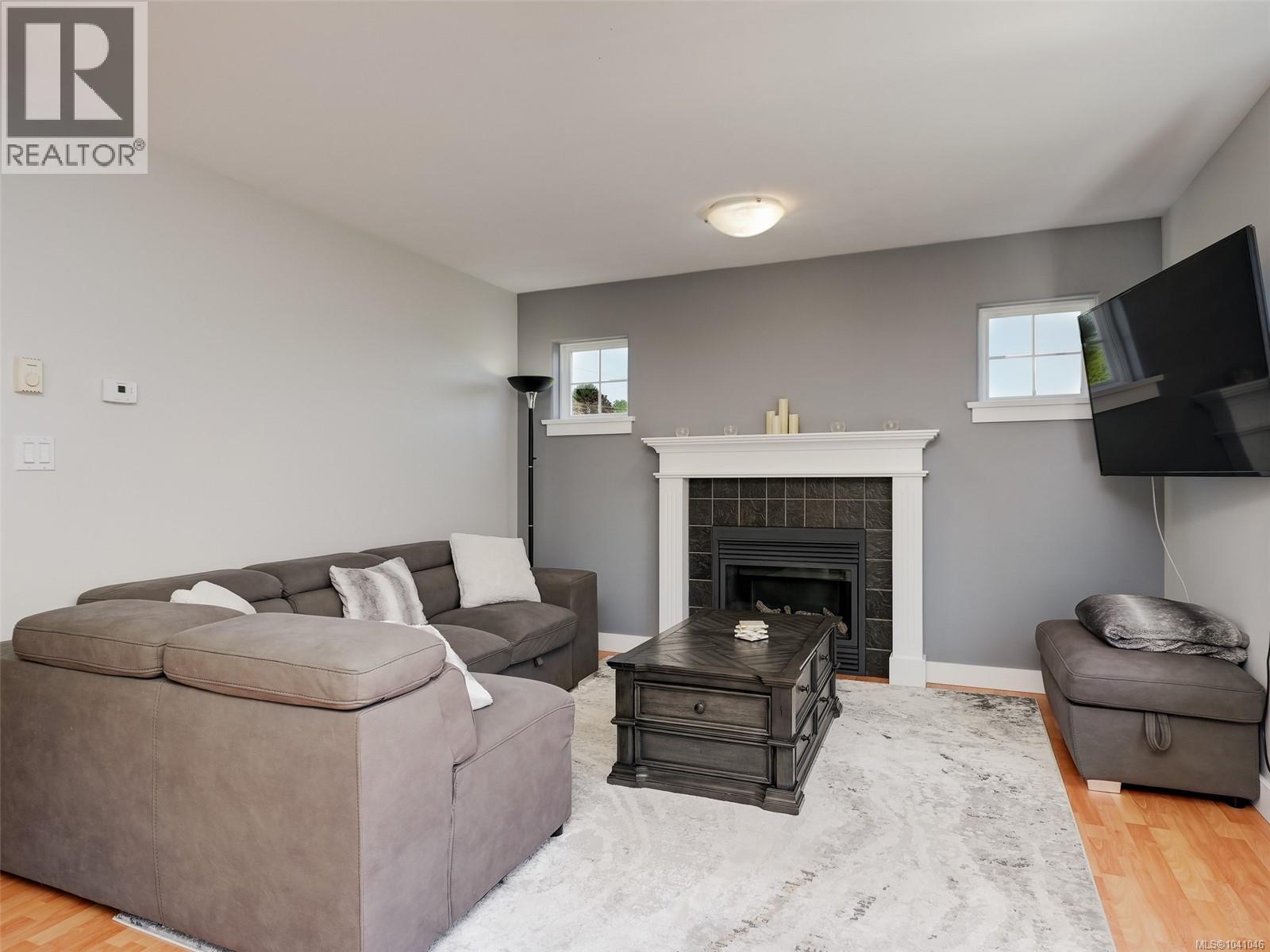 #1 921 Colville Rd - 2