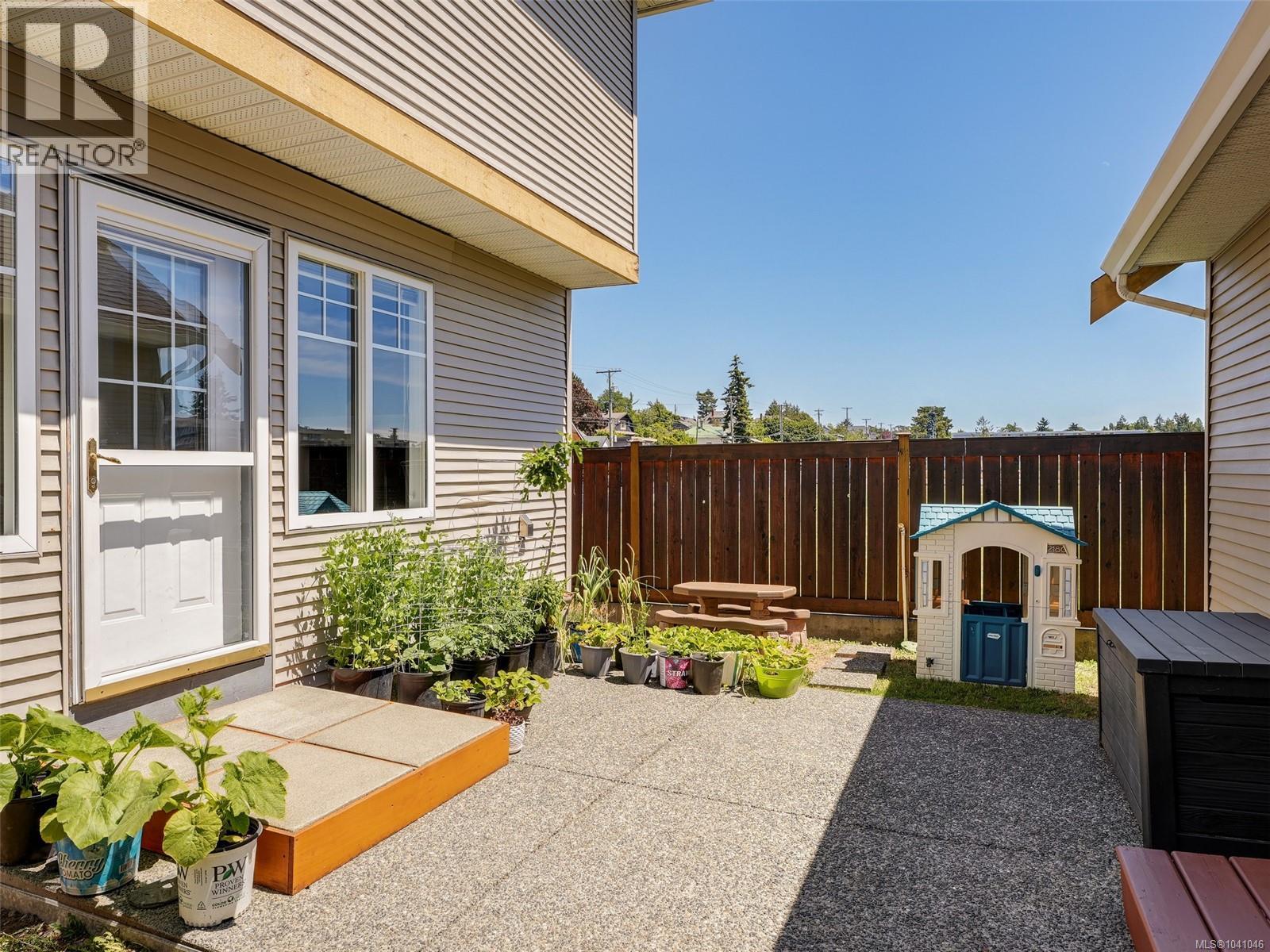 #1 921 Colville Rd - 20