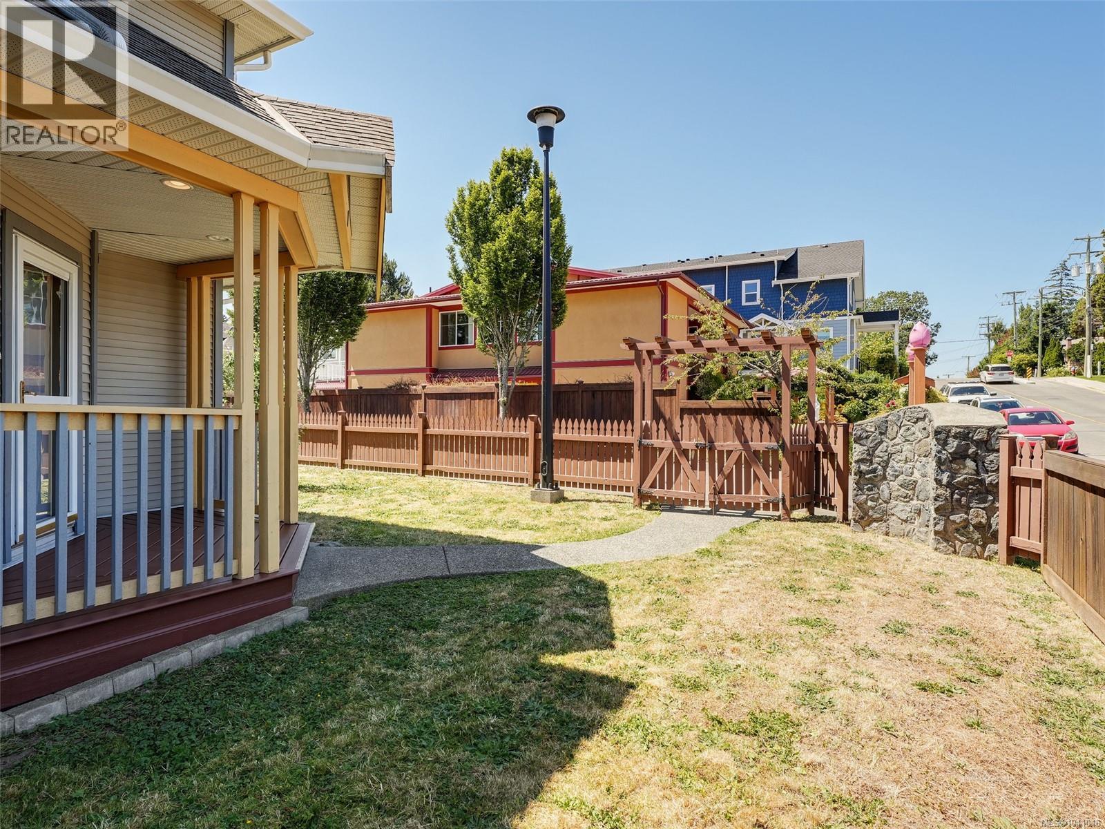 #1 921 Colville Rd - 25