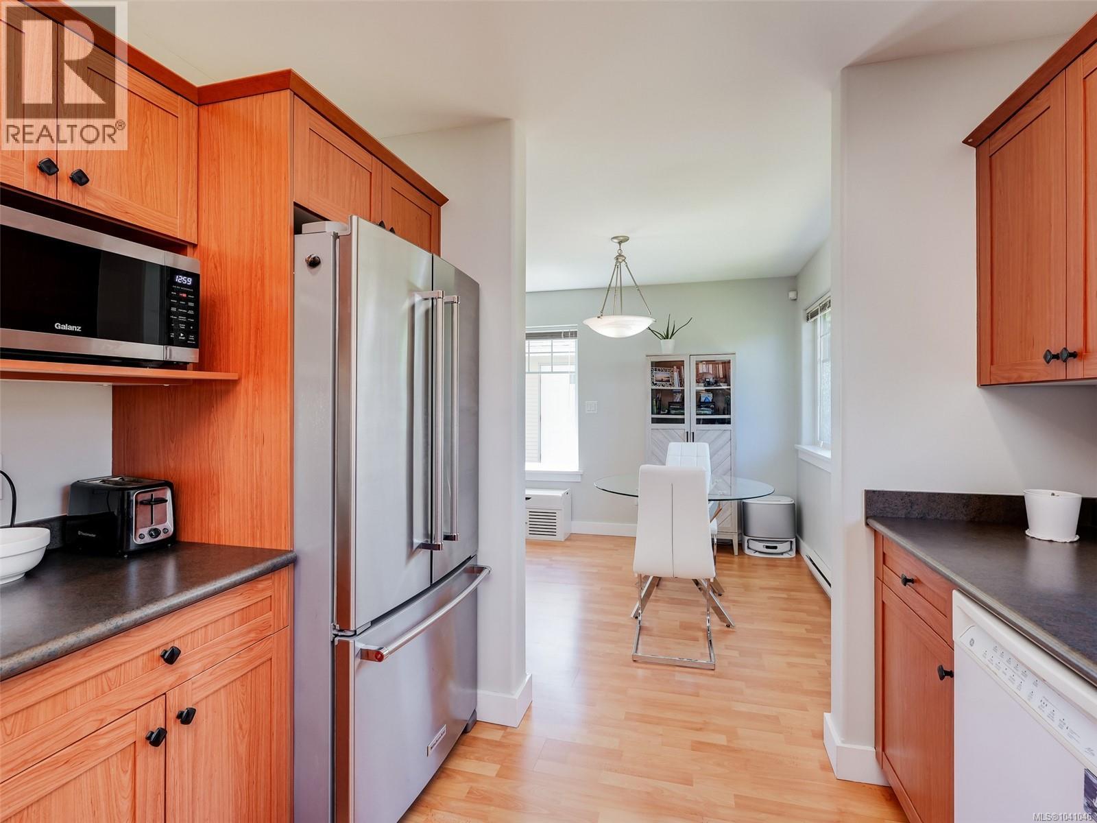 #1 921 Colville Rd - 7