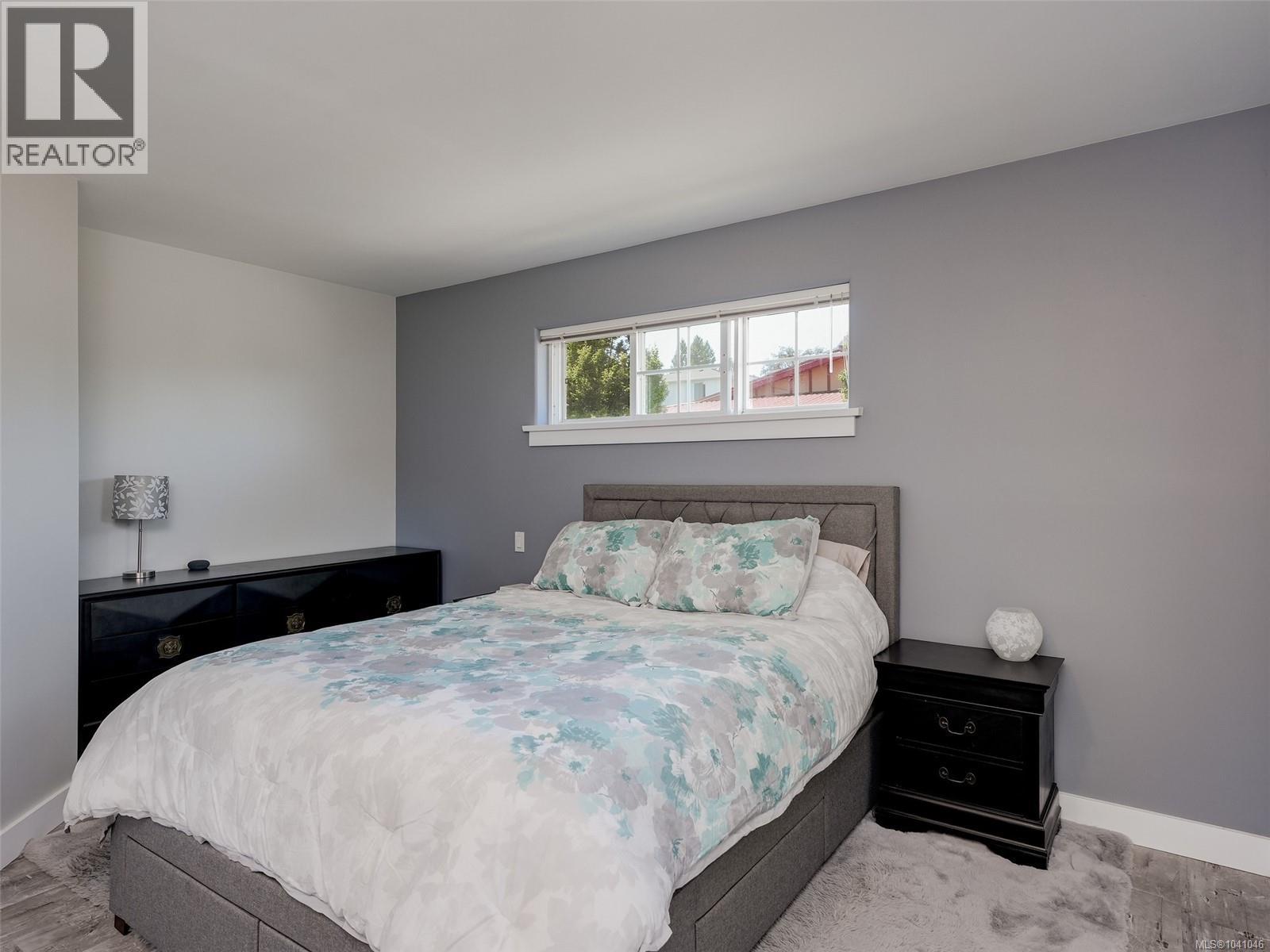 #1 921 Colville Rd - 9