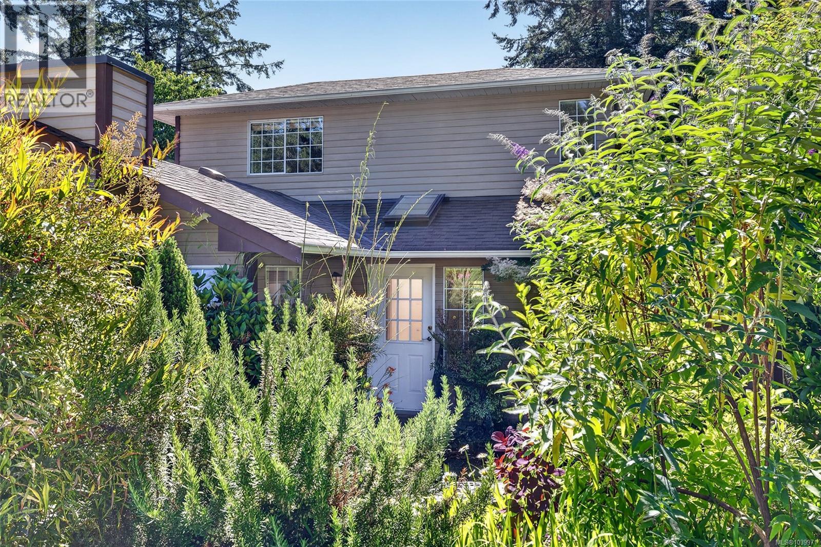 #4 124 Valhalla Rd - 28