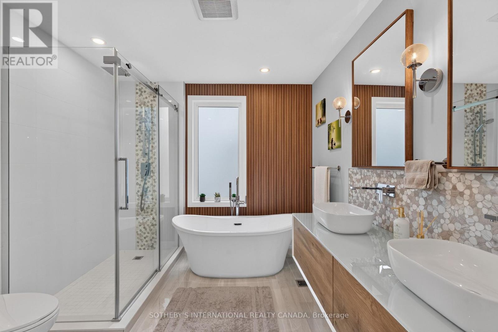 20 UNO DRIVE - 27