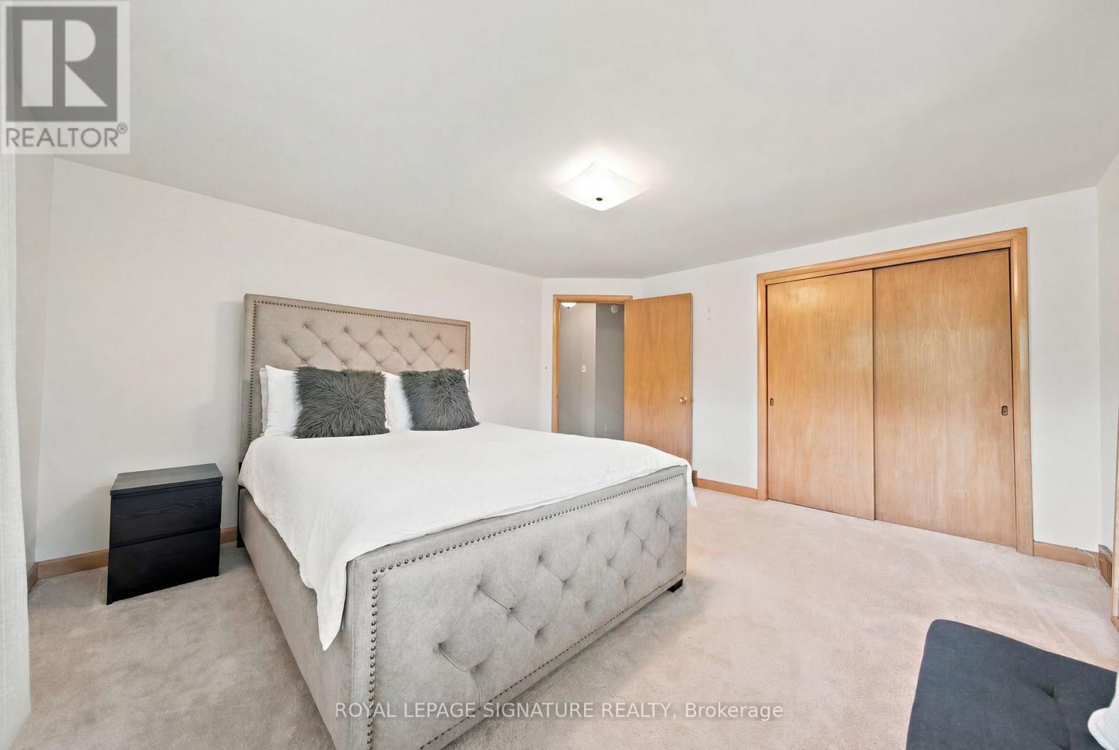 308 SOUTH COURT S - 19