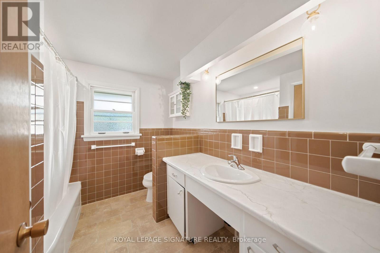 308 SOUTH COURT S - 24