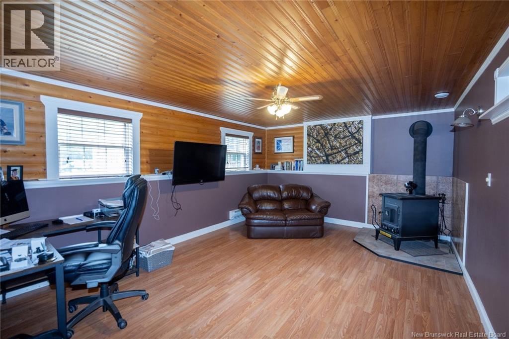 2 Christopher Crescent - 21