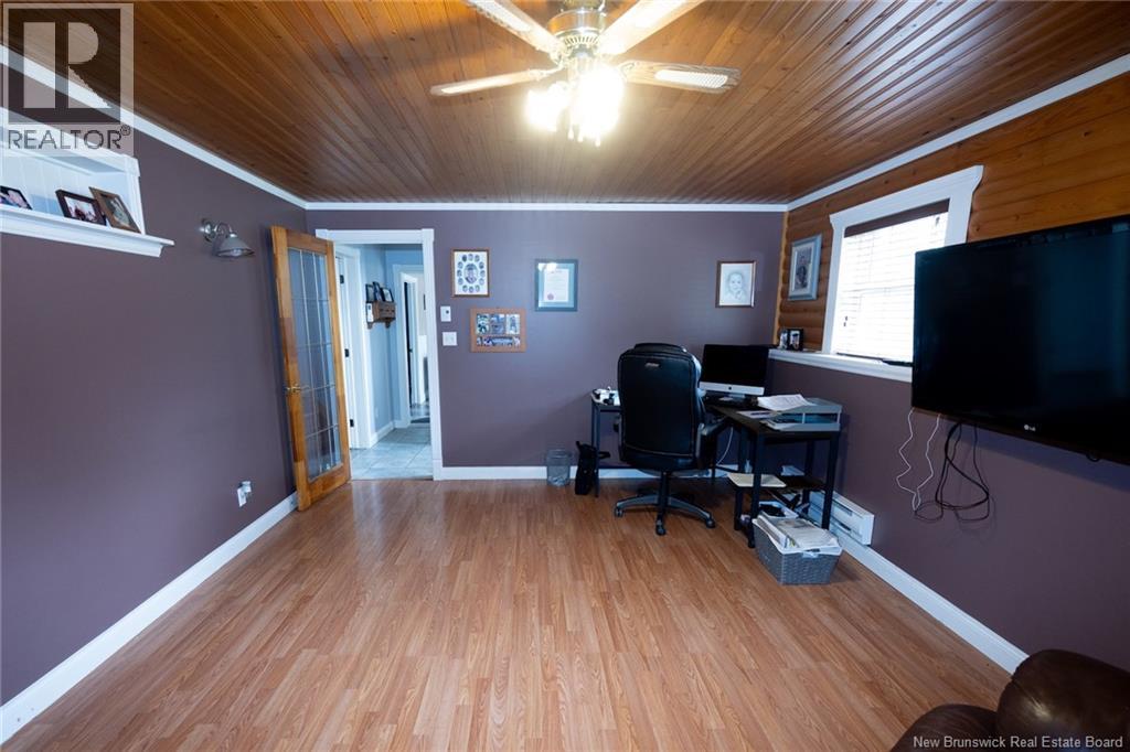 2 Christopher Crescent - 22