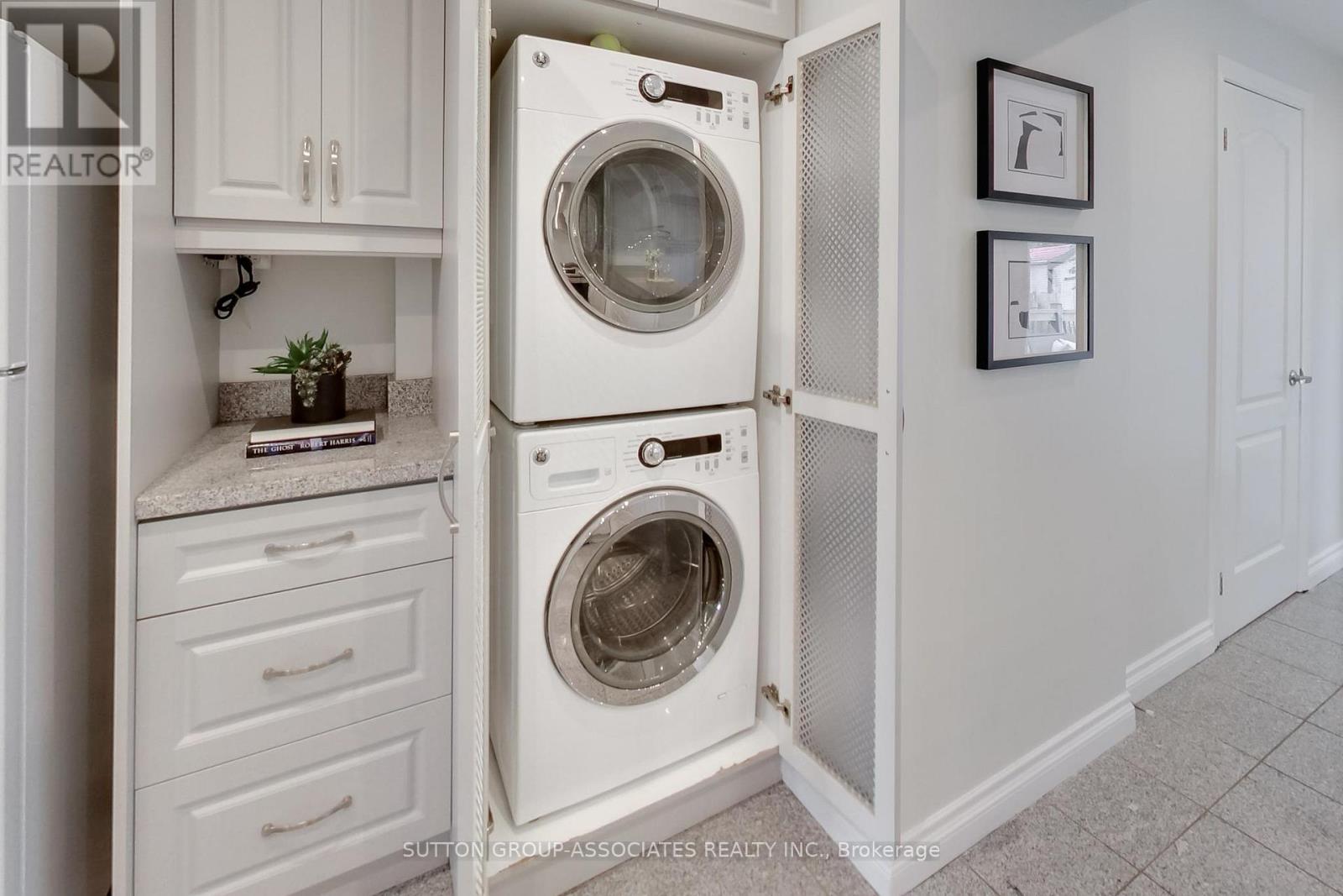 323 LAUDER AVENUE - 10