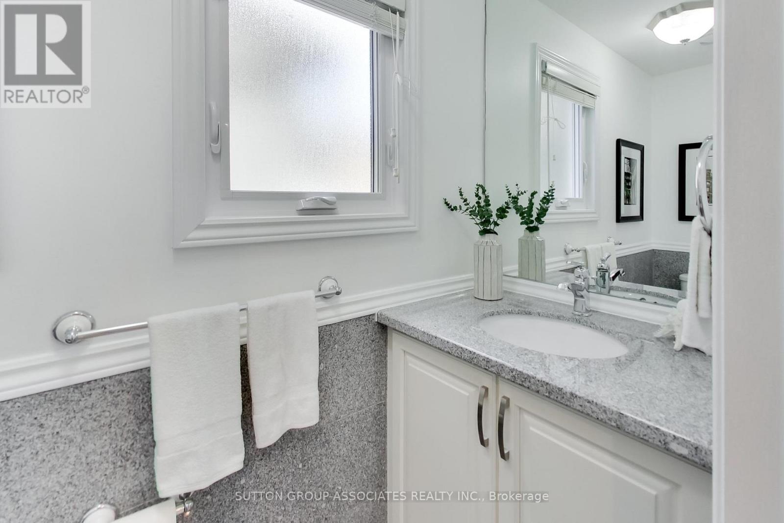 323 LAUDER AVENUE - 13
