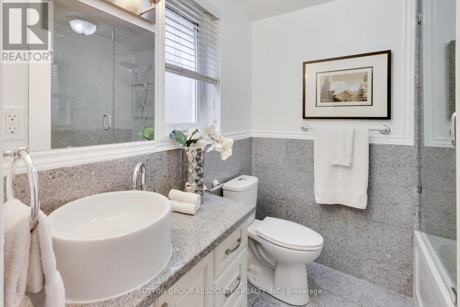 323 LAUDER AVENUE - 20