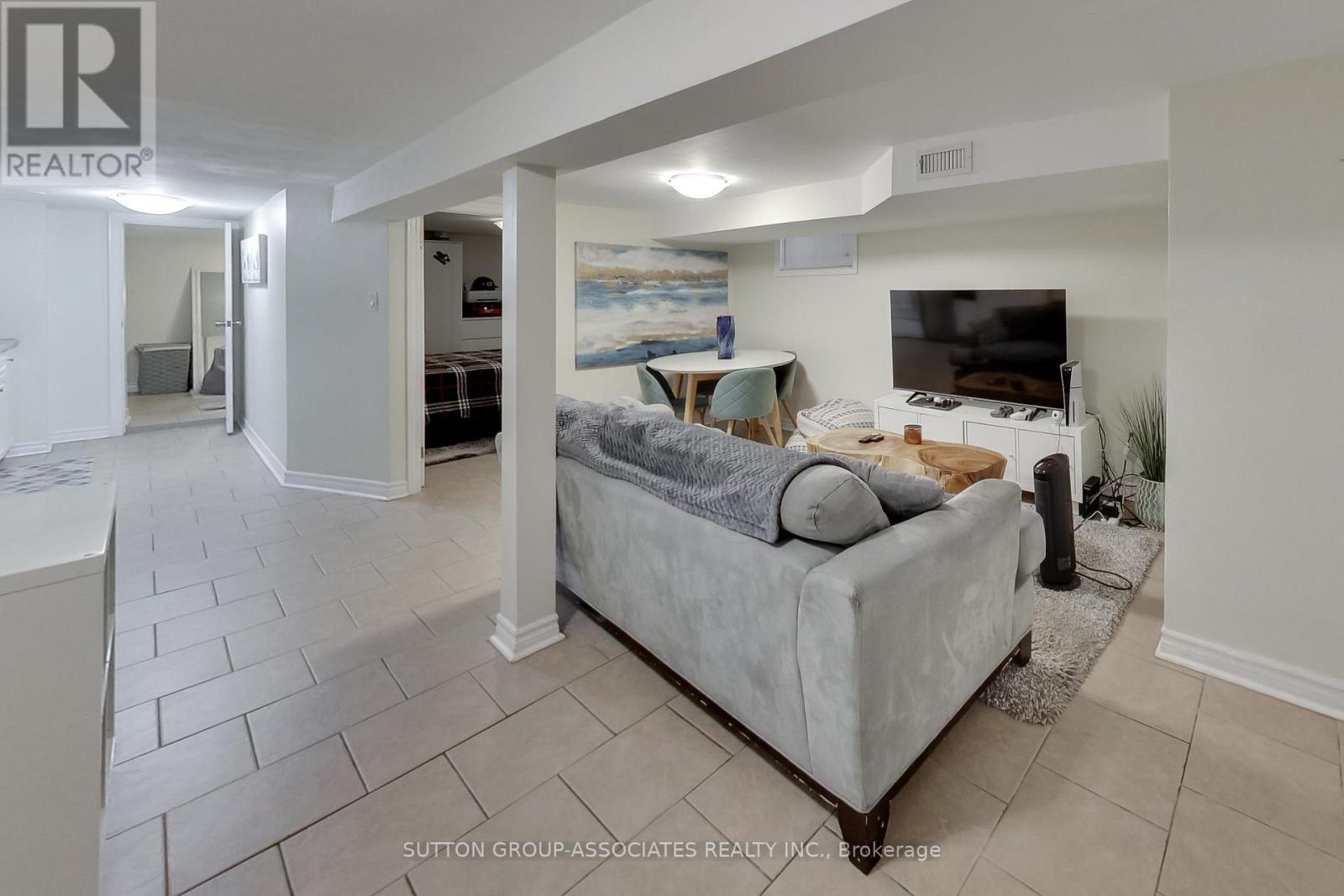 323 LAUDER AVENUE - 24