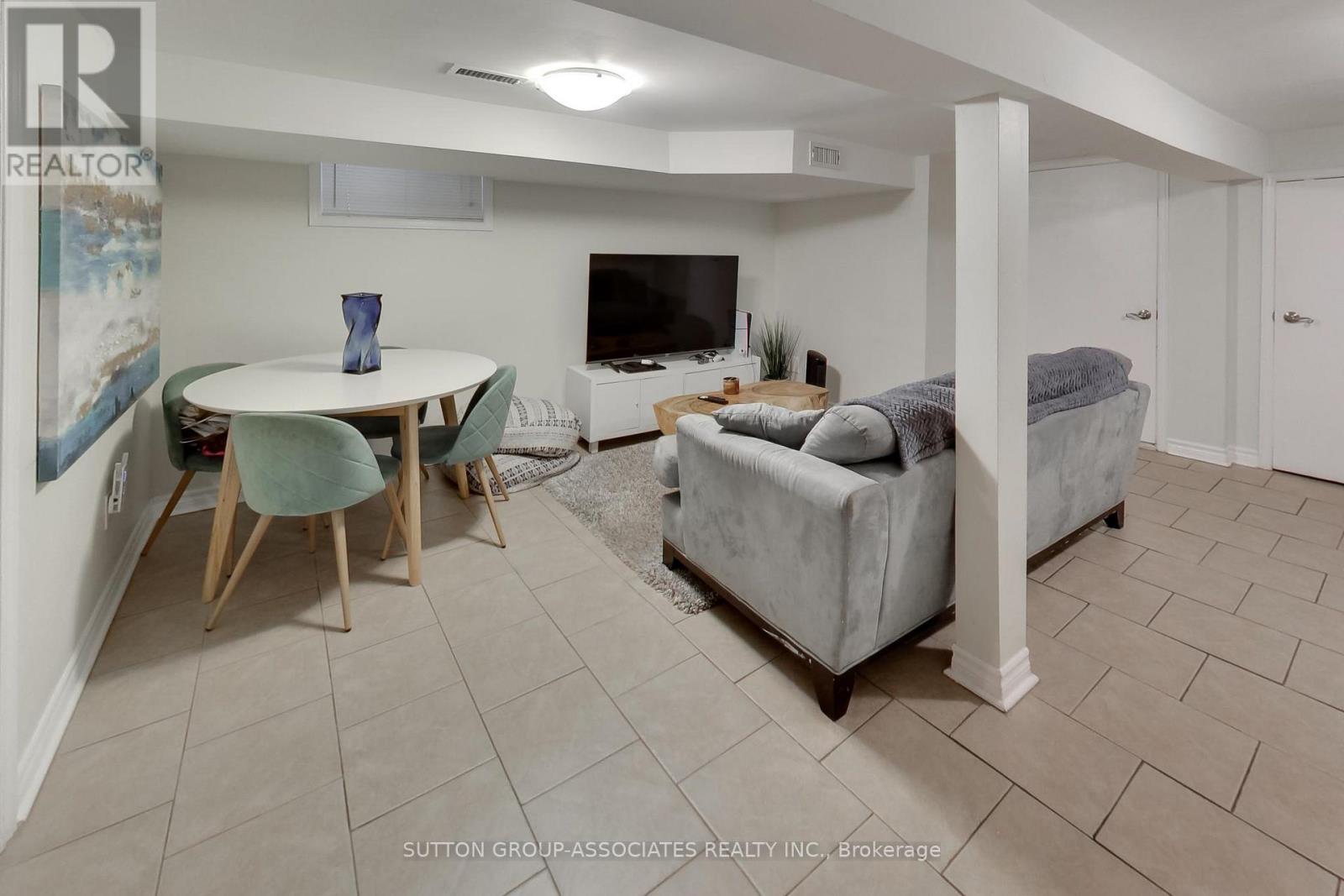 323 LAUDER AVENUE - 25