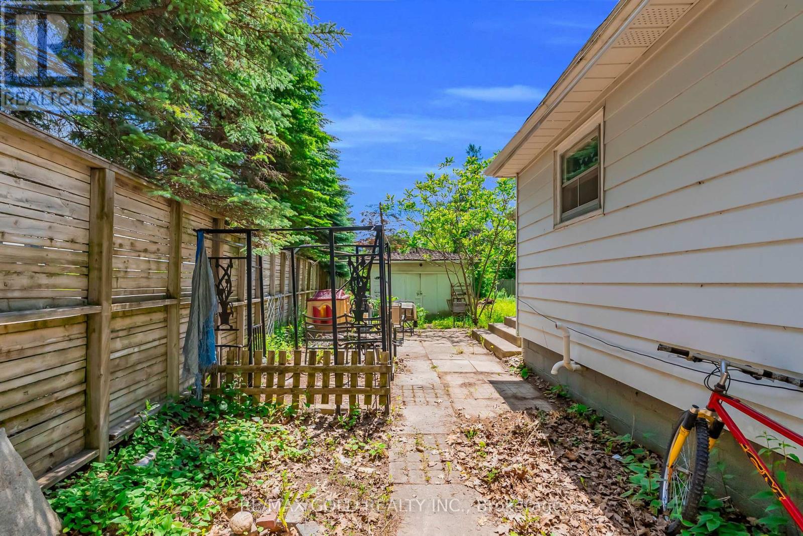 3 AUBREY AVENUE - 23