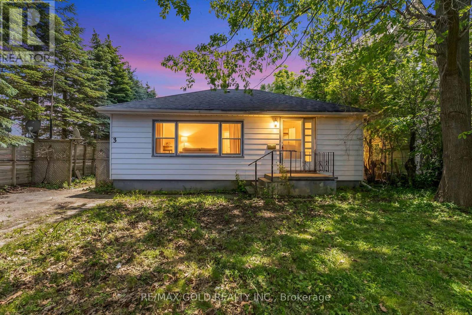 3 AUBREY AVENUE - 3