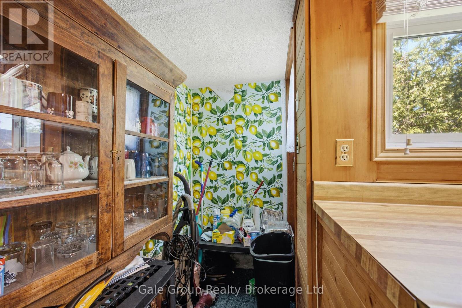 26 WOODWARD AVENUE - 20