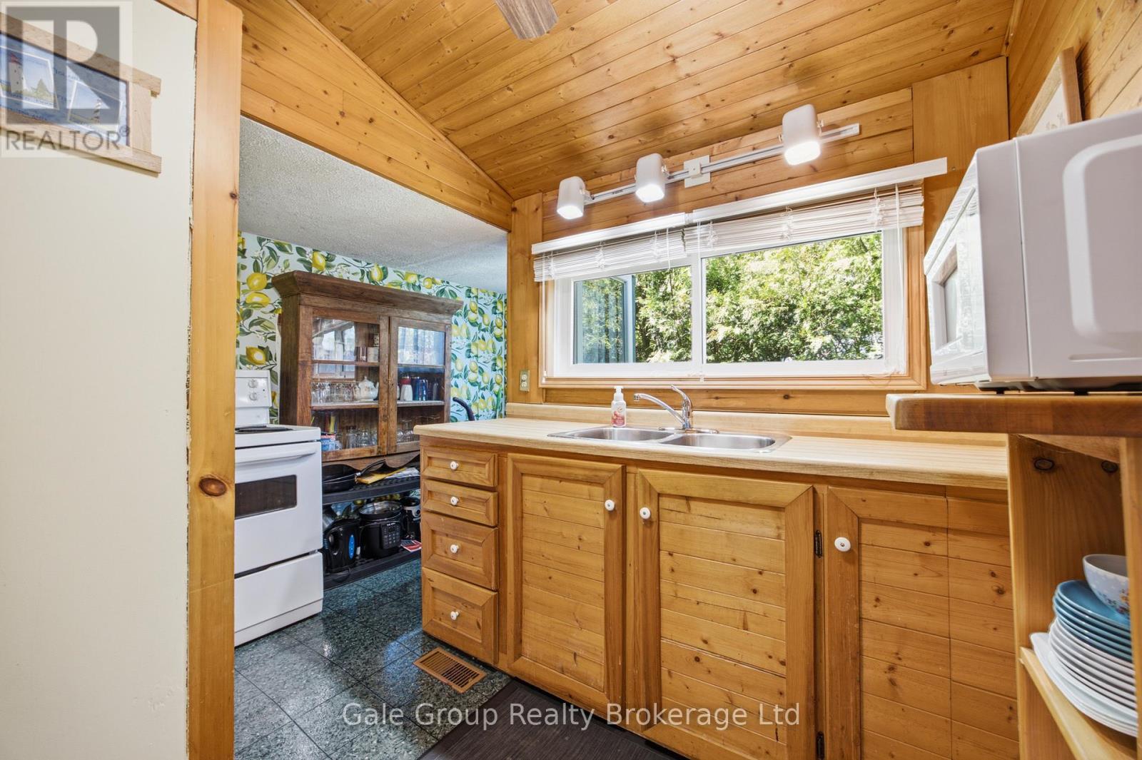 26 WOODWARD AVENUE - 19
