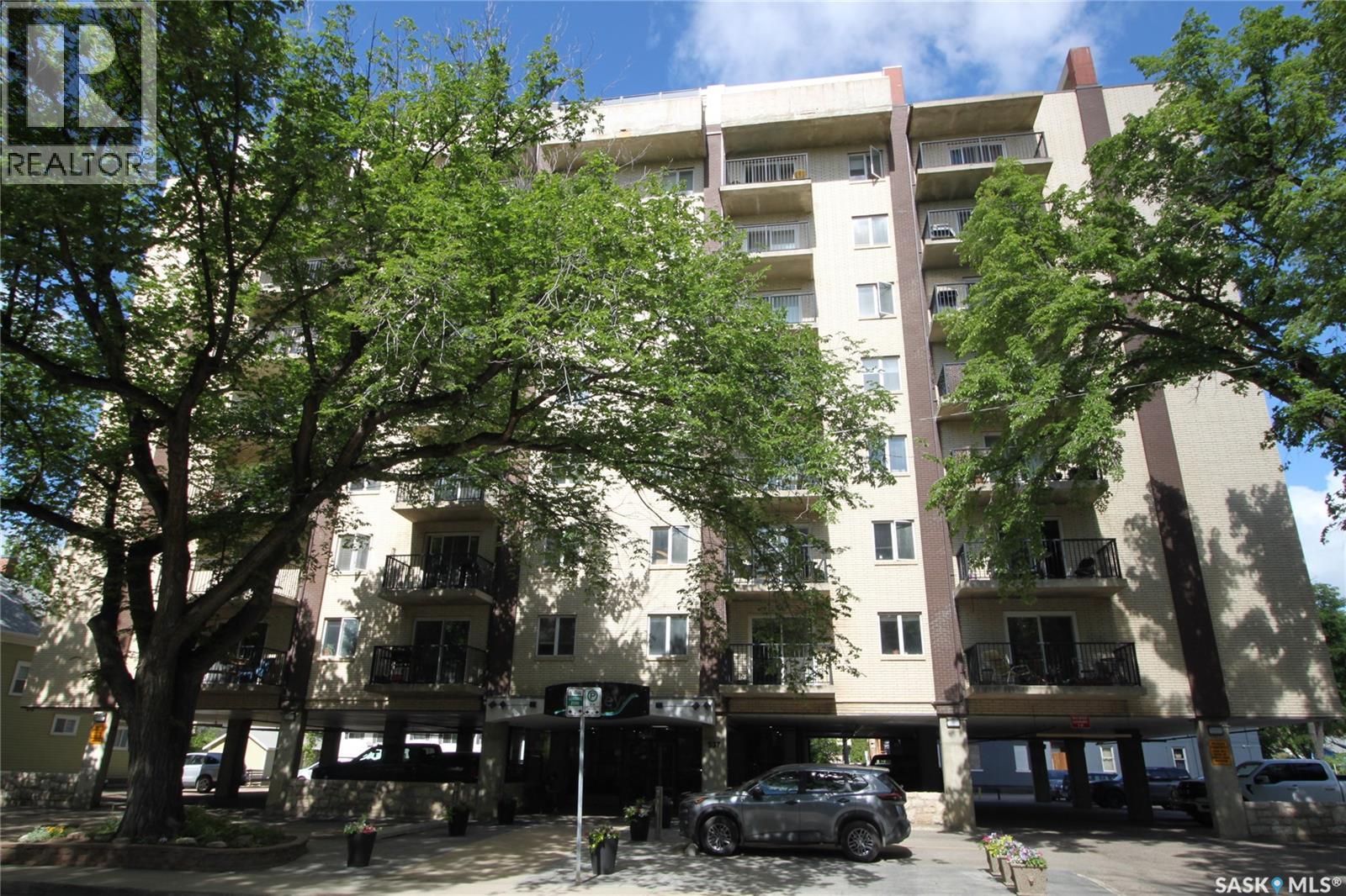 #205 537 4th AVENUE N - 1