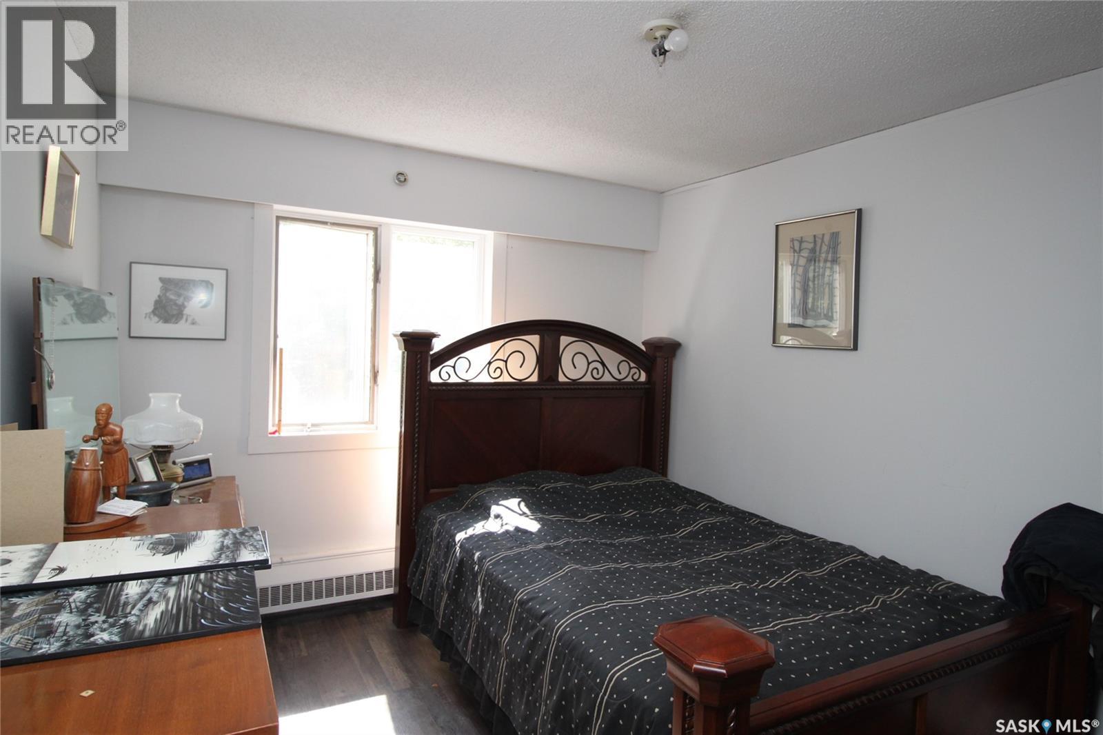 #205 537 4th AVENUE N - 3