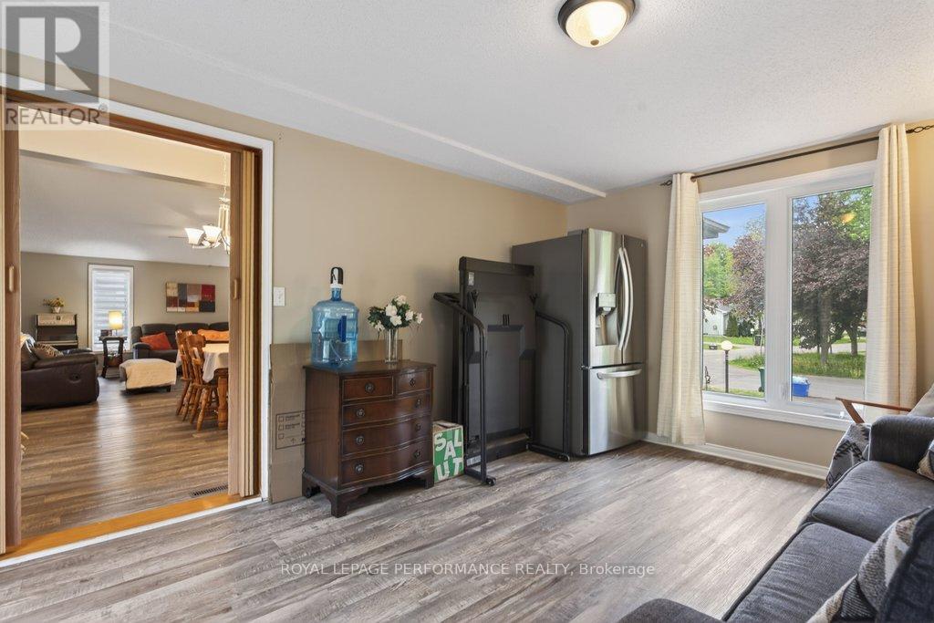 2 Bed, 2 Bath House for Sale in Ottawa – 6580 VISTA PATRICK PRIVATE, Ottawa – MLS# X13478942 - Image 23