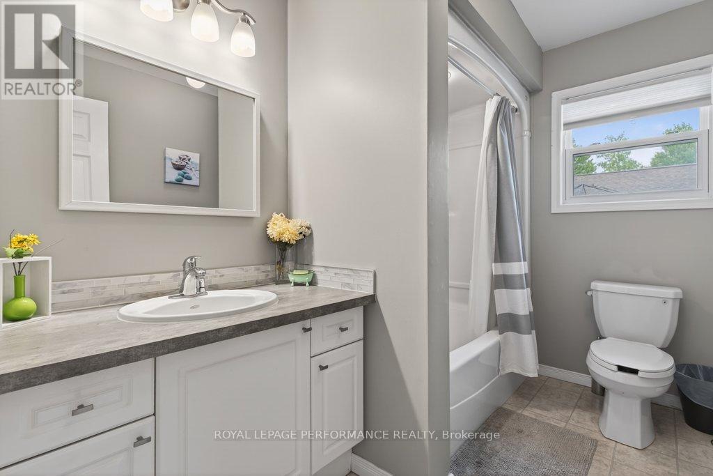 2 Bed, 2 Bath House for Sale in Ottawa – 6580 VISTA PATRICK PRIVATE, Ottawa – MLS# X13478942 - Image 25
