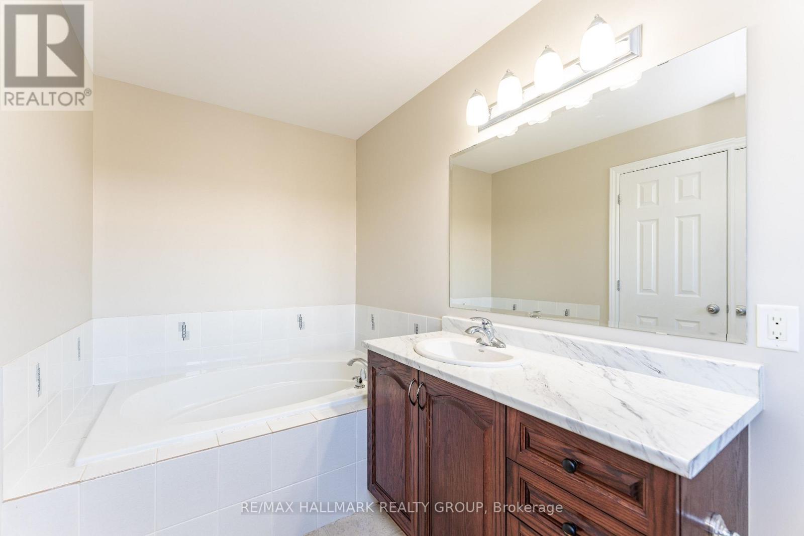 3 Bed, 3 Bath House for Rent in Ottawa – 155 CALVINGTON AVENUE, Ottawa – MLS# X13479040 - Image 25