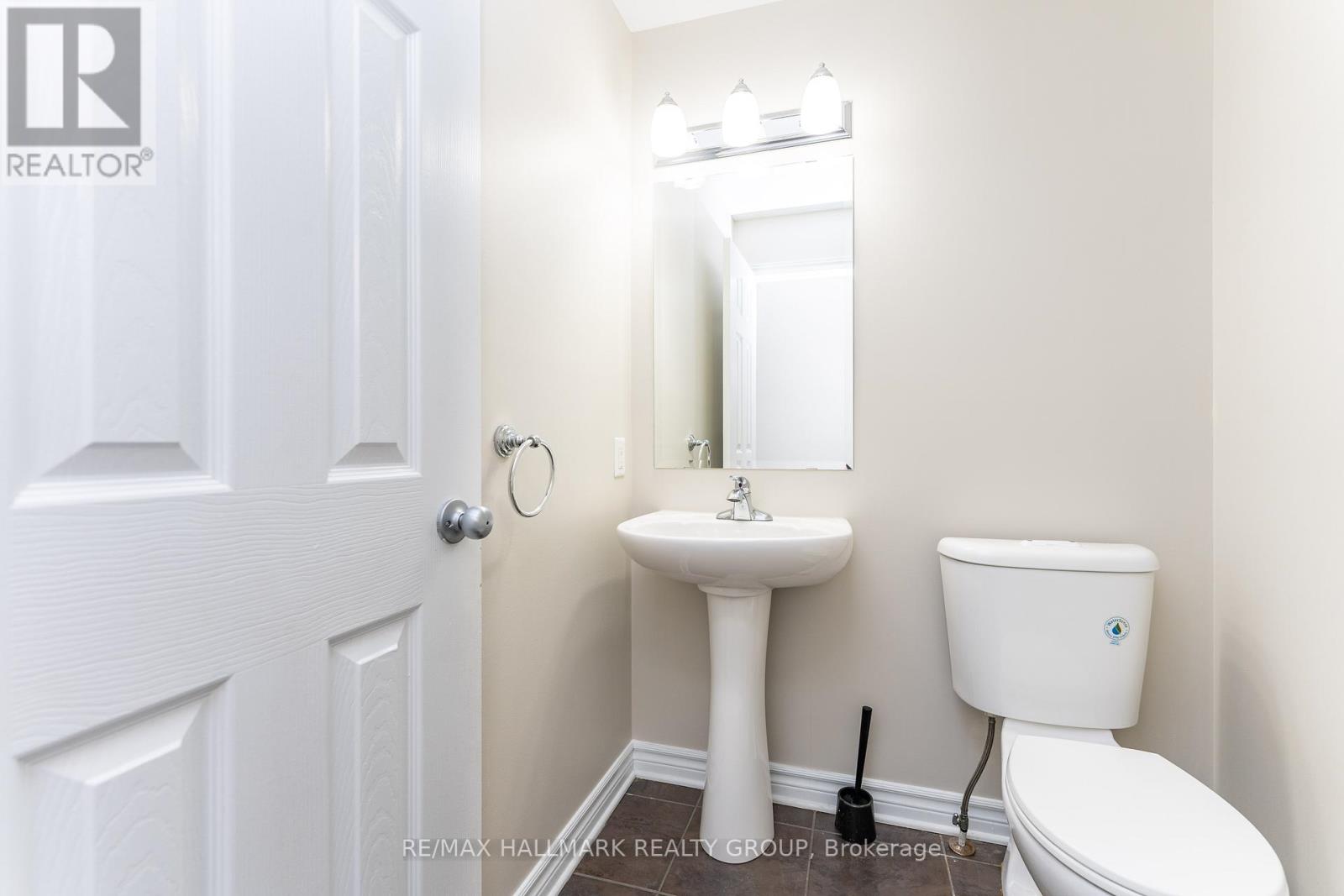 3 Bed, 3 Bath House for Rent in Ottawa – 155 CALVINGTON AVENUE, Ottawa – MLS# X13479040 - Image 7