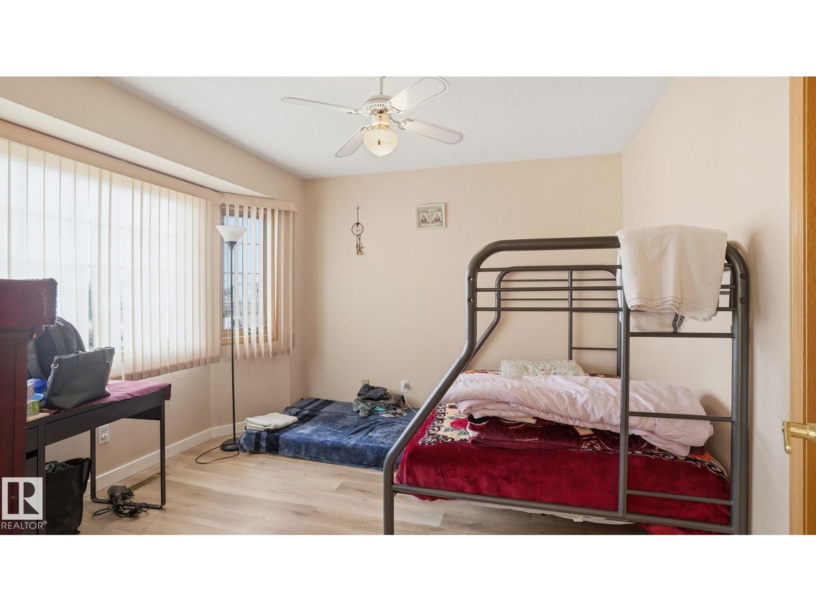 6119 156 AV NW - 23