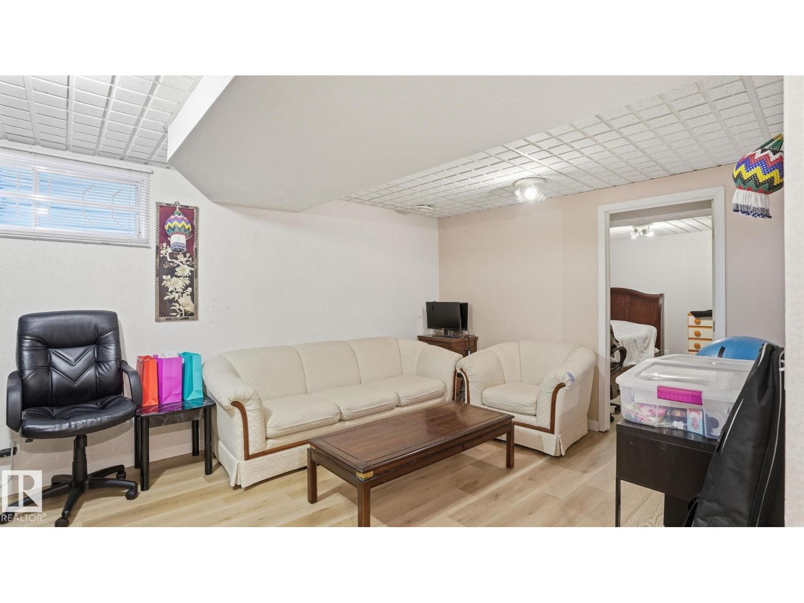 6119 156 AV NW - 27