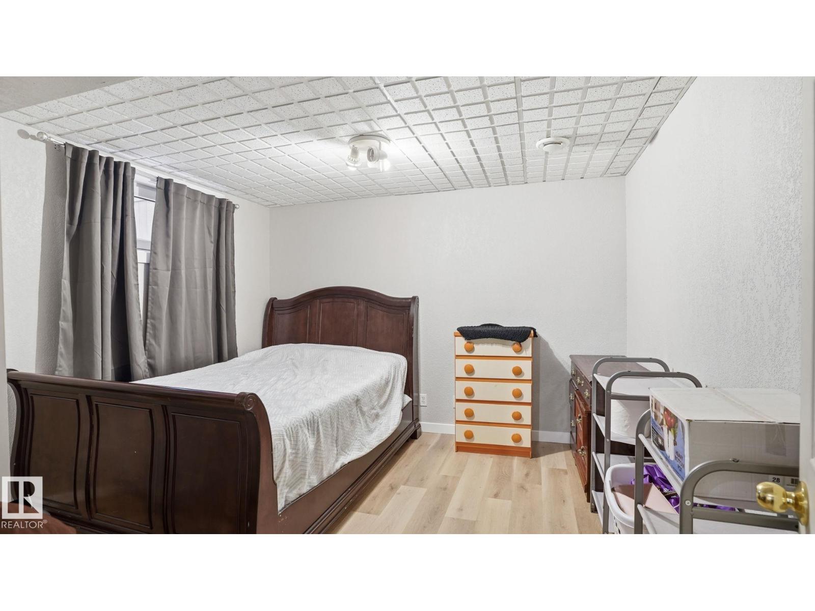 6119 156 AV NW - 29