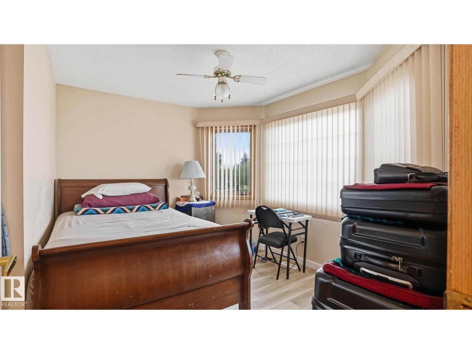 6119 156 AV NW - 24