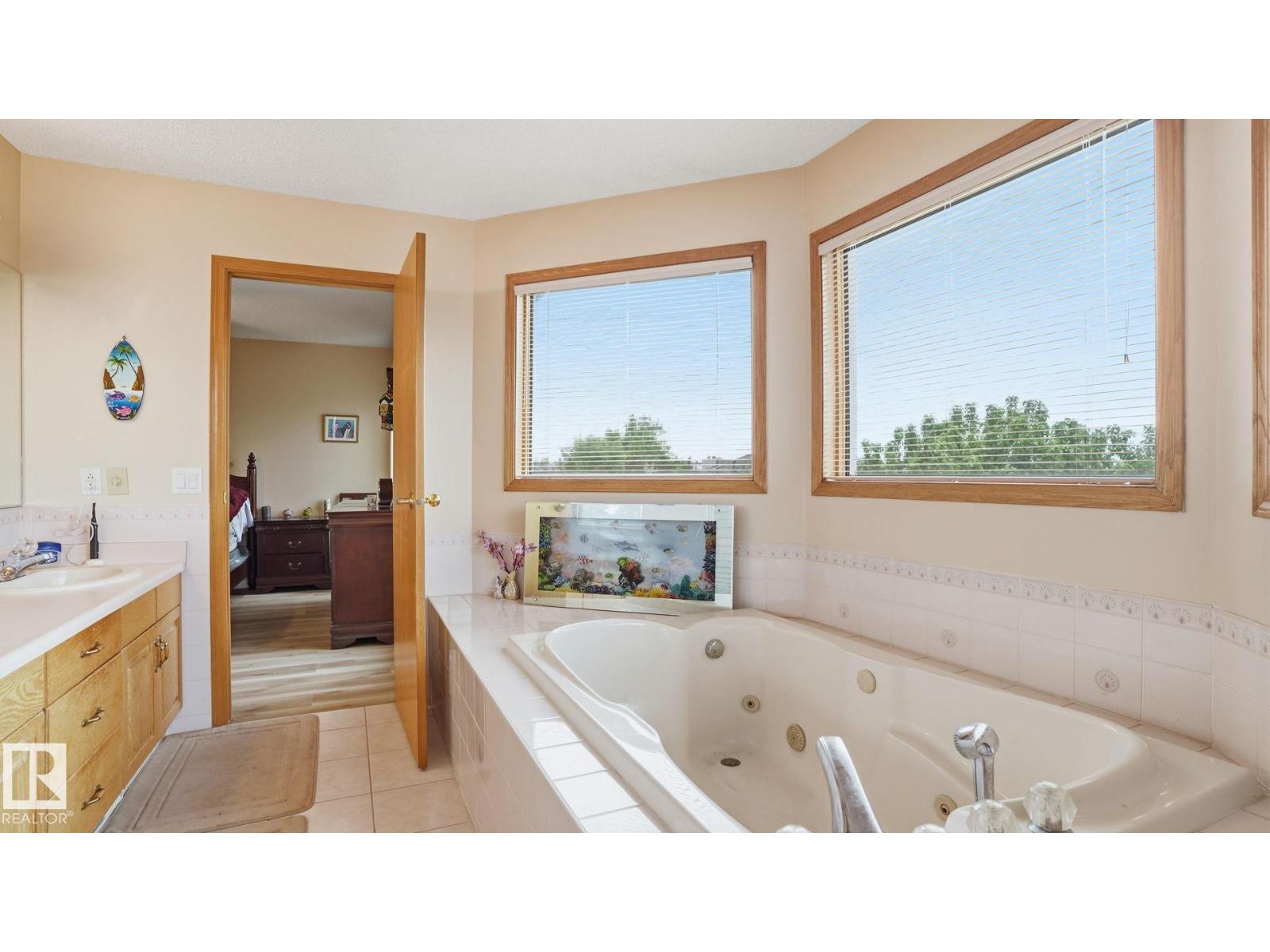6119 156 AV NW - 21