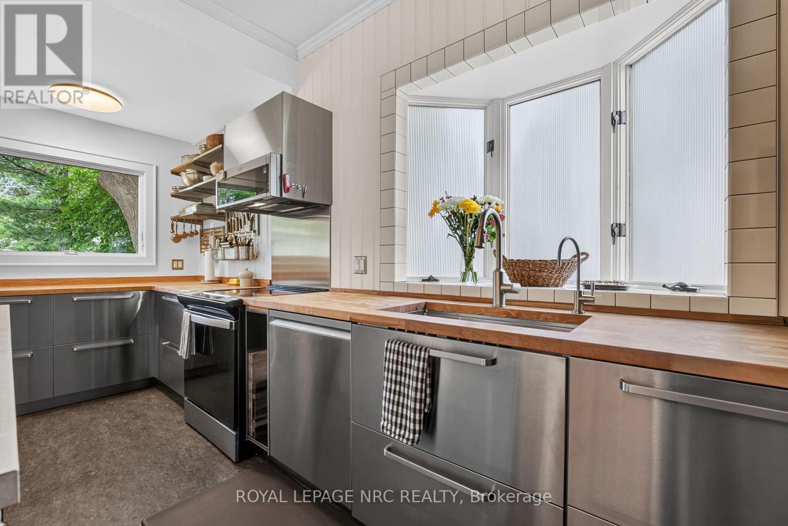 9 THAIRS AVENUE - 16