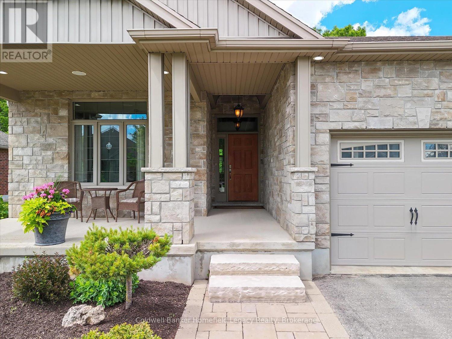 46 TRILLIUM CRESCENT - 2