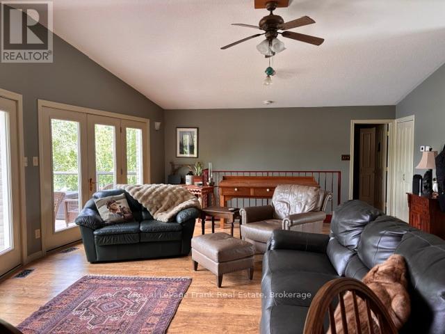 90 GOLDEN SHORES ROAD - 20