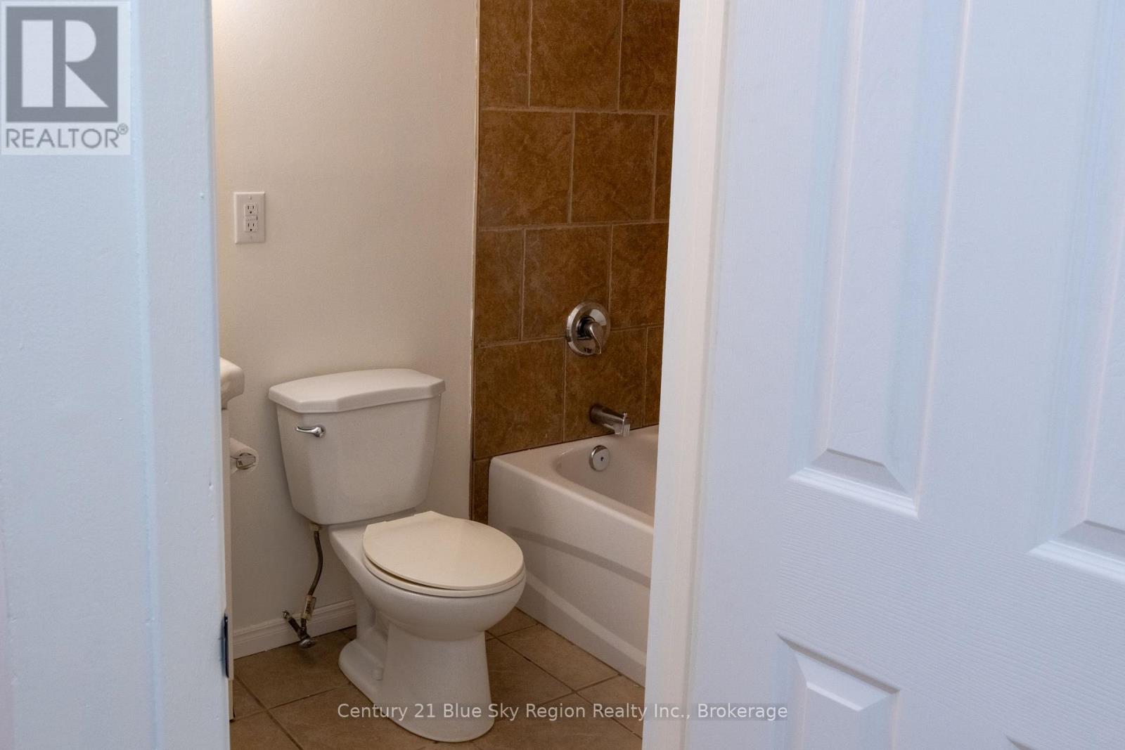 102 LEE AVENUE - 16