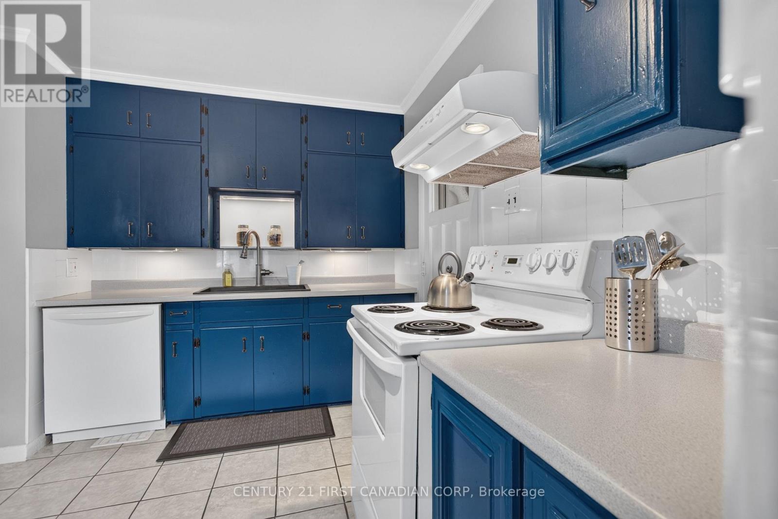 218 VANCOUVER STREET - 13