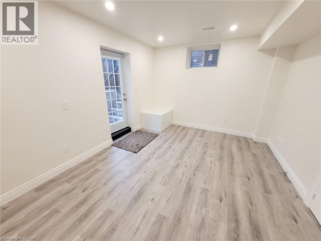 20 HIDDEN RIDGE Crescent - 22