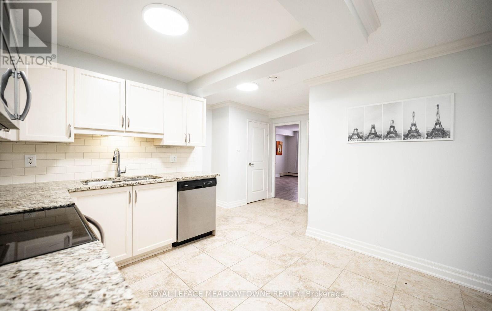 #302 55 YARMOUTH STREET - 18