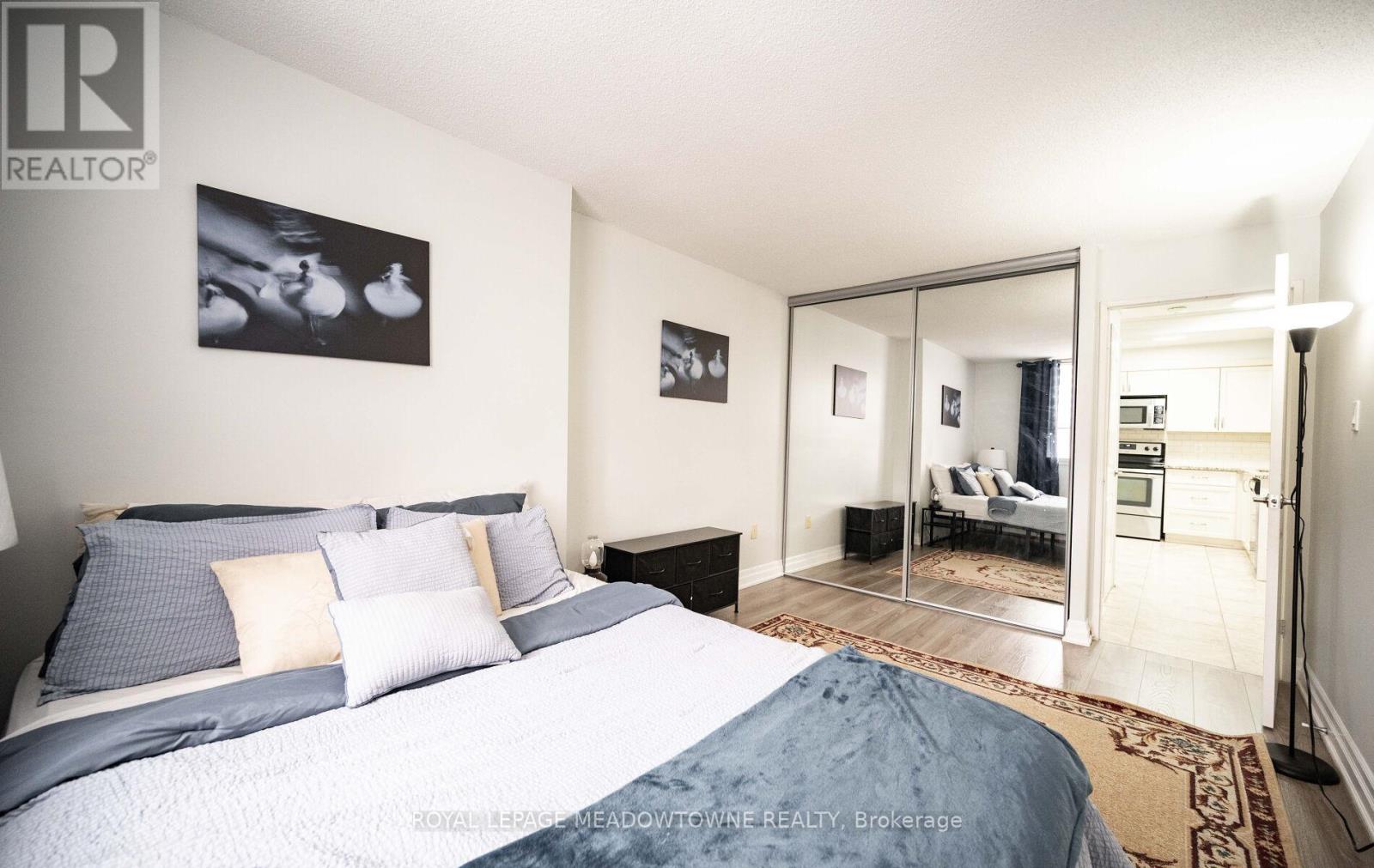 #302 55 YARMOUTH STREET - 28
