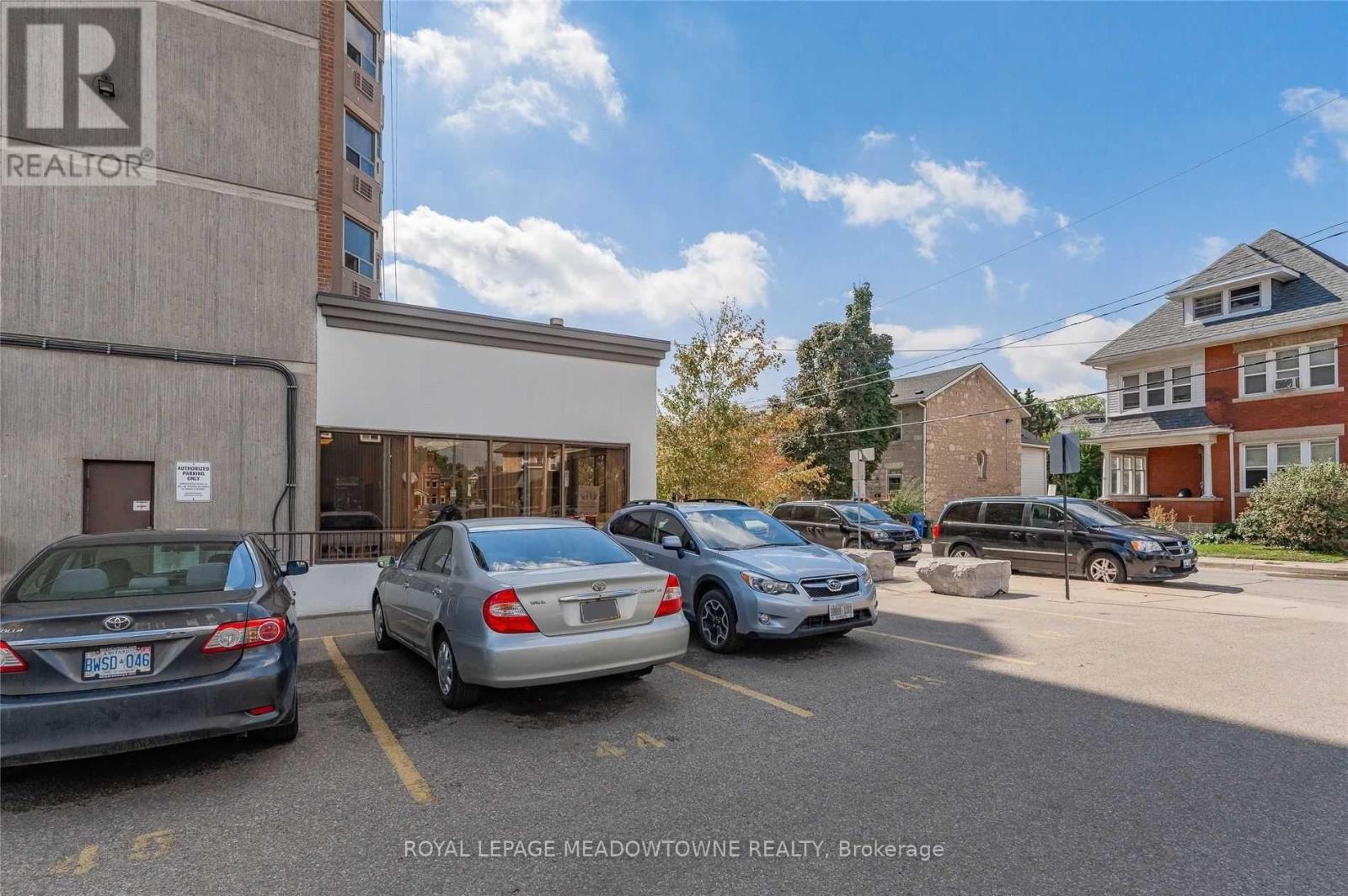 #302 55 YARMOUTH STREET - 33
